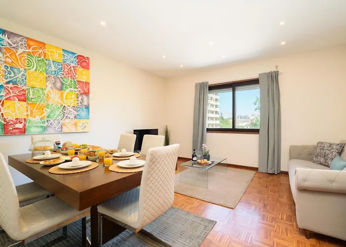 Bright & Spacious Flat By Host Wise Πόρτο