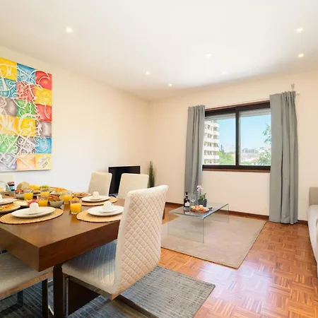 Hostwise - Bright & Spacious Flat Porto
