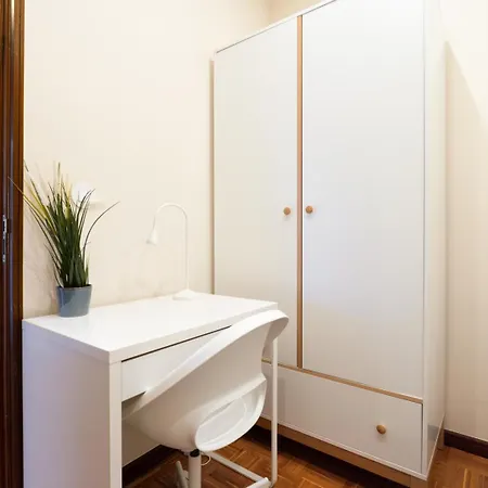 Apartment Hostwise - Bright & Spacious Flat