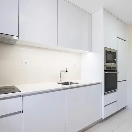 Bright & Spacious Flat By Host Wise Apartment *