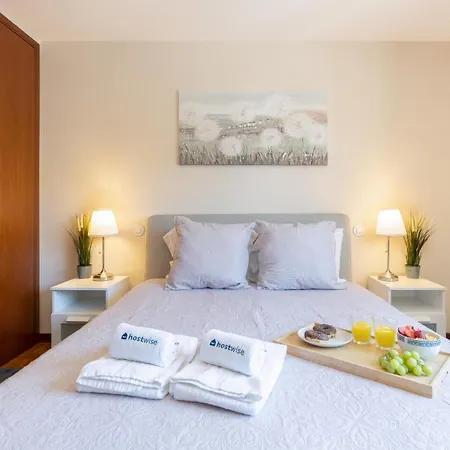 Hostwise - Bright & Spacious Flat *