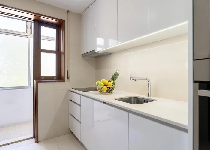 Bright & Spacious Flat By Host Wise * Oporto