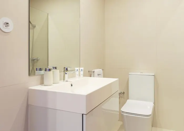 Bright & Spacious Flat By Host Wise Apartman Porto