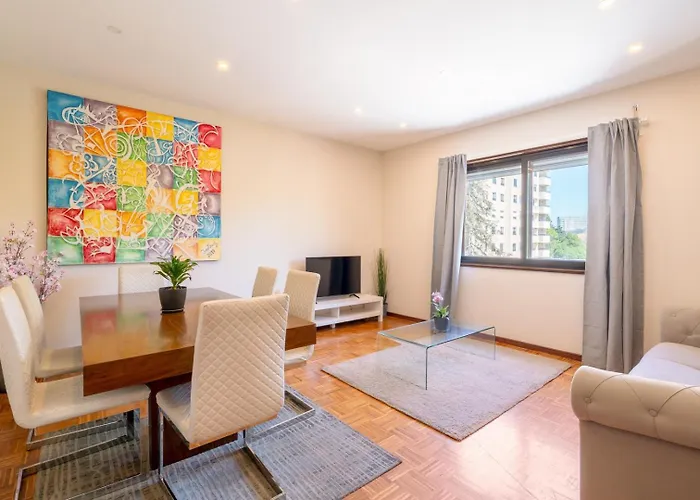 Bright & Spacious Flat By Host Wise Apartman Porto
