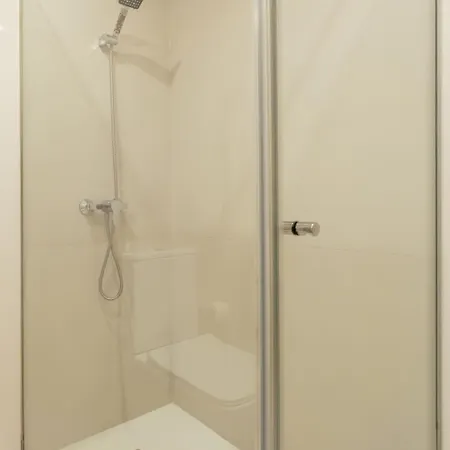 Hostwise - Bright & Spacious Flat Appartamento Oporto