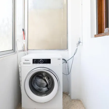 Hostwise - Bright & Spacious Flat *