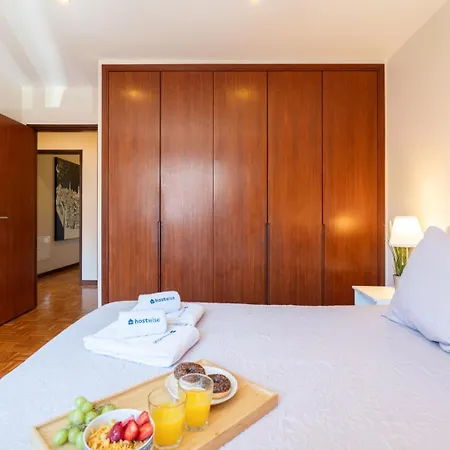 Hostwise - Bright & Spacious Flat Appartamento Oporto