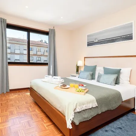 Hostwise - Bright & Spacious Flat Appartamento Oporto