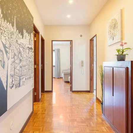 Bright & Spacious Flat By Host Wise 波尔图