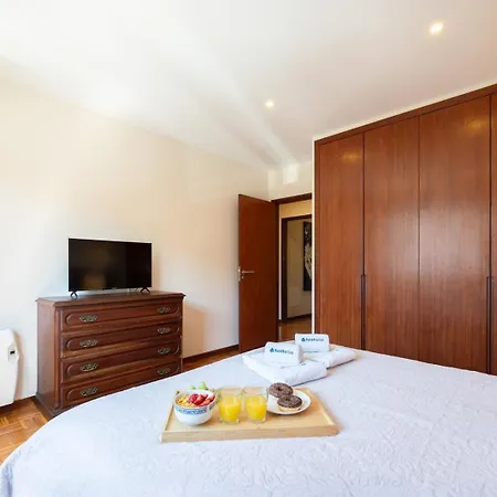 Bright & Spacious Flat By Host Wise * Oporto